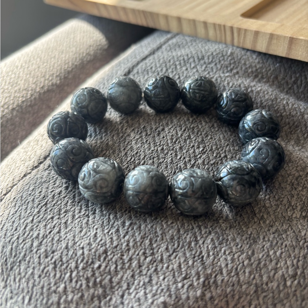 Grade A Carved Wuji Jadeite Beaded Bracelet - Picture 3 of 10